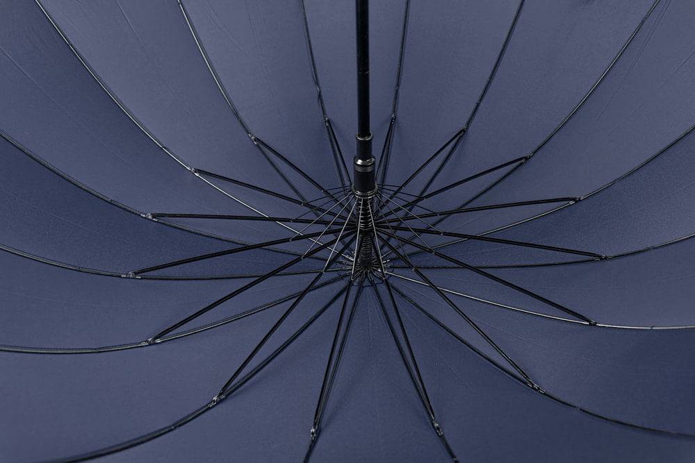 Large umbrella with 16 ribs strong construcion